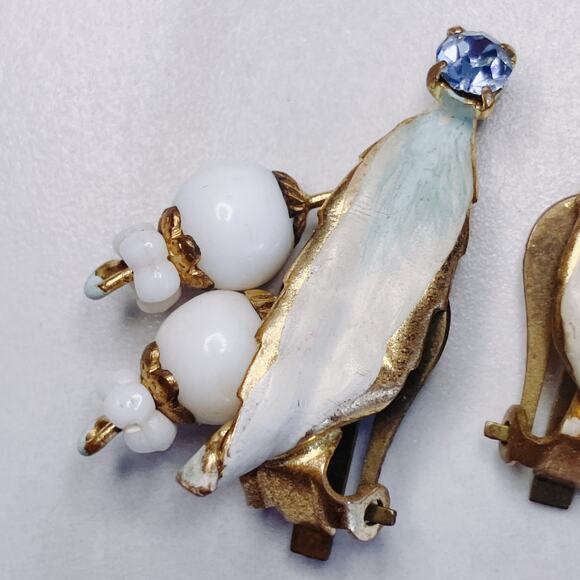 VTG Made In Austria Clip On Earrings White Glass Blue Rhinestone 1950s - Picture 5 of 13